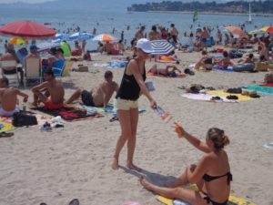 opération street marketing hôtesses sur plage Saint-Cyr-sur-Mer