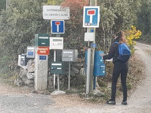 Distribution bord de route de campagne Brignoles