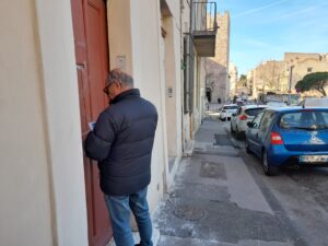 Distribution boites aux lettres Marseille 7e arrondissement sur une entrée d'immeuble