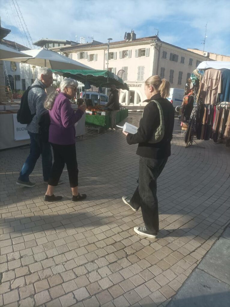 Street marketing sur le marché de Saint-Maximin-la-Sainte-Baume